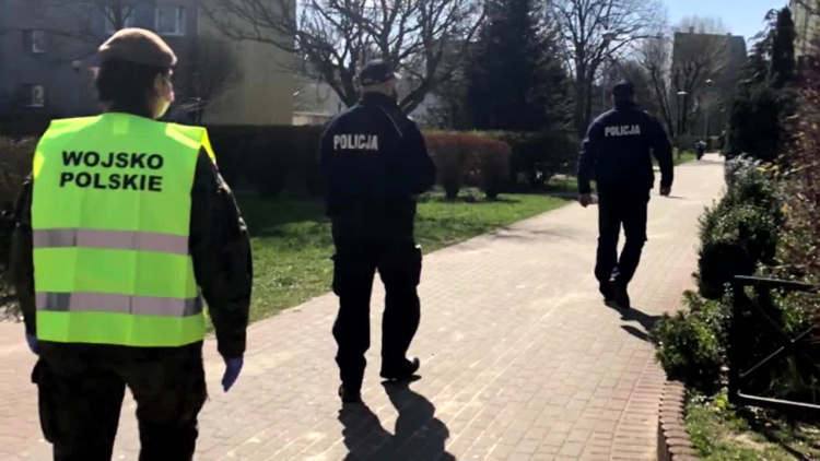 wt-policja_kontroluje_maseczki_do_obserwatora.mp4