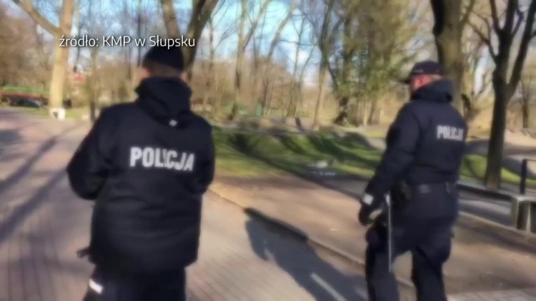 policja_skontroluje_maseczki.mp4