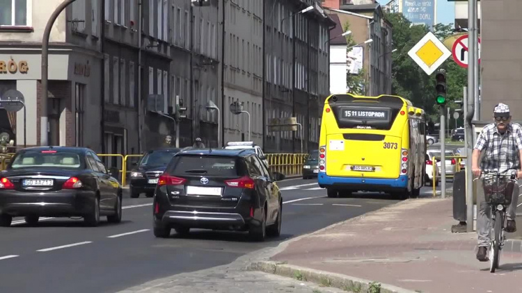 czw-_knapik_w_autobusach.mp4