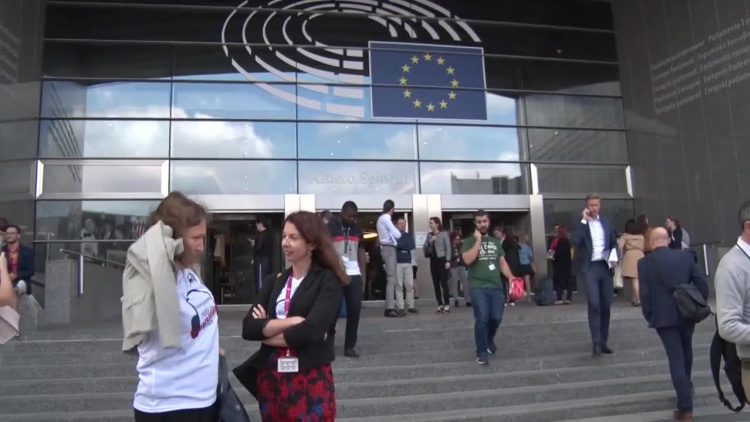 11_11rozmowy_przy_wspolnym_stole3.mp4