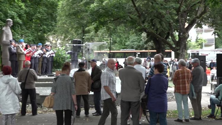 wt-garden-z-wiarusami.mp4