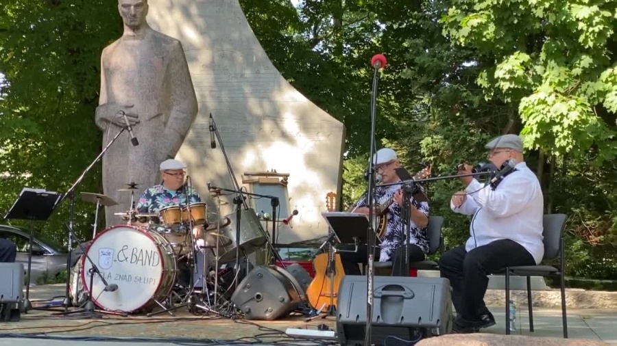 se-garden-z-bendem-flesz.mp4