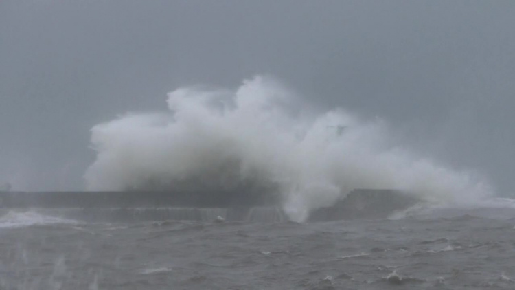sr-uszkodzony-falochron-w-ustce.mp4
