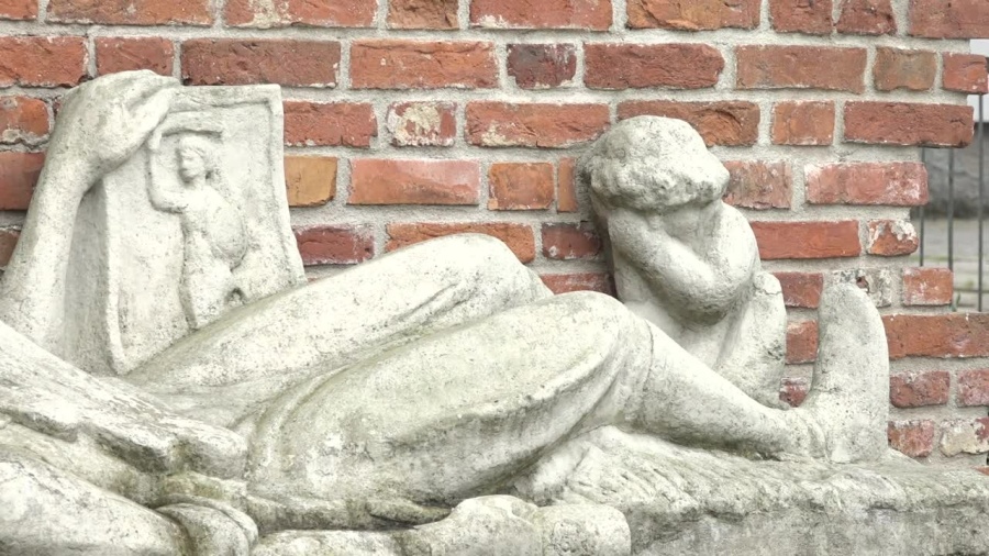 pn-brak-chetnych-na-pomnik-e6dacb1.mp4