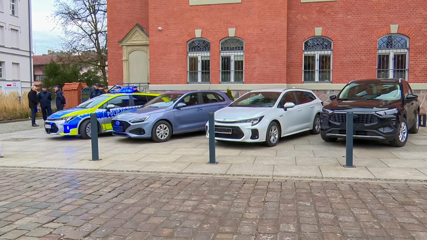 czw-radiowozy-dla-policji.mp4