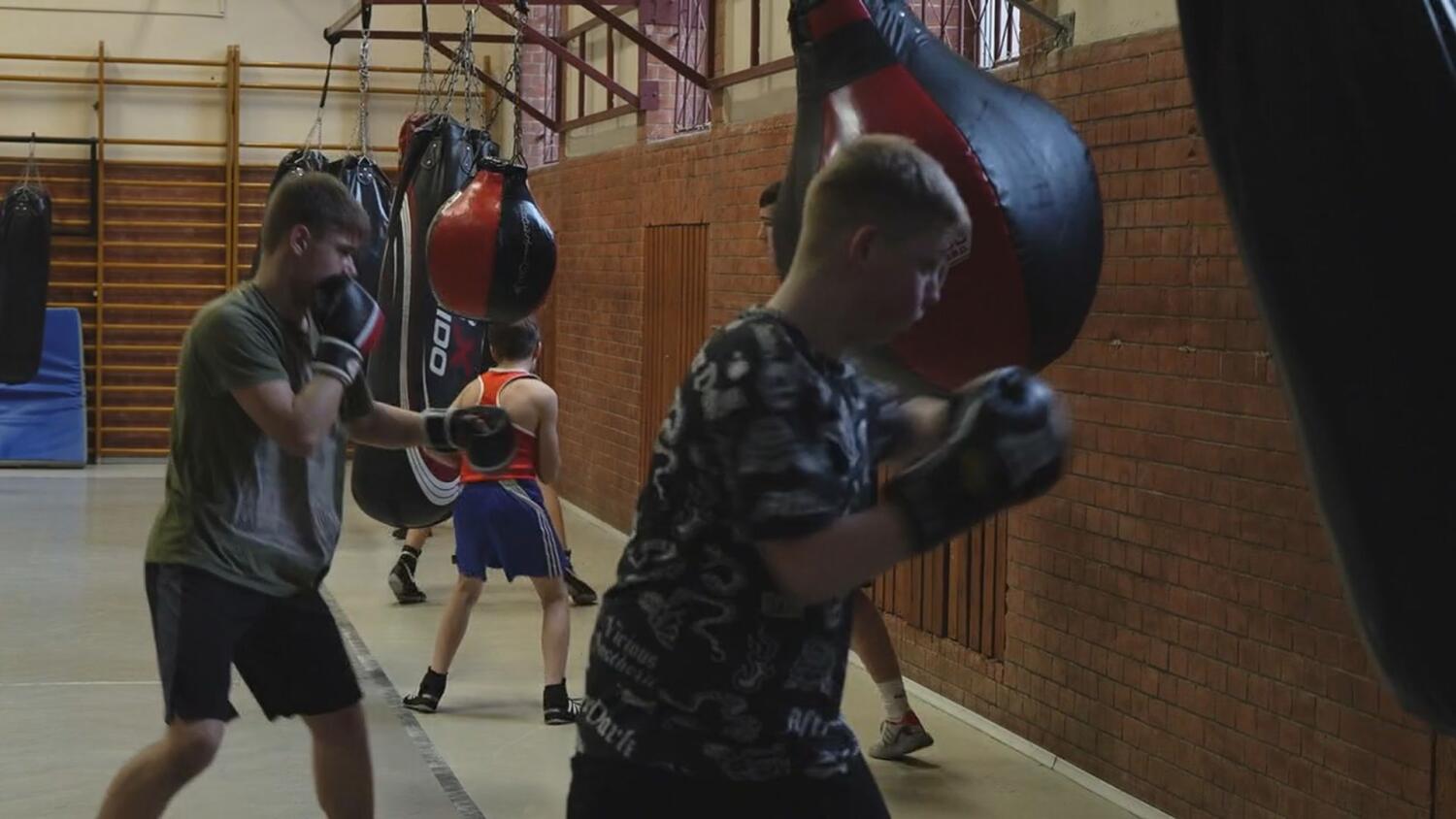 wt-zloci-piesciarze.mp4