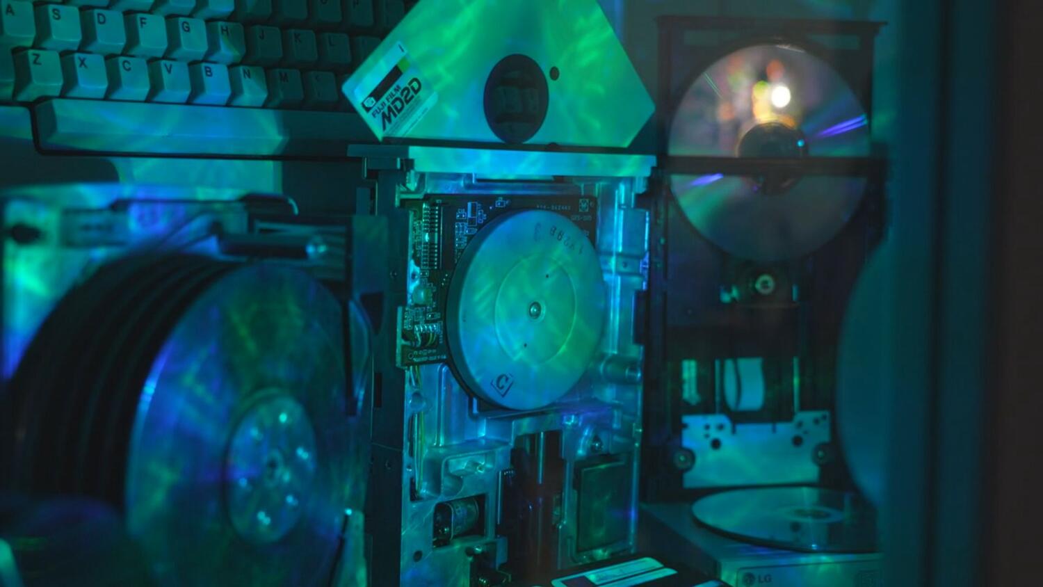 sr-wystawa-z-elektrosmieci.mp4