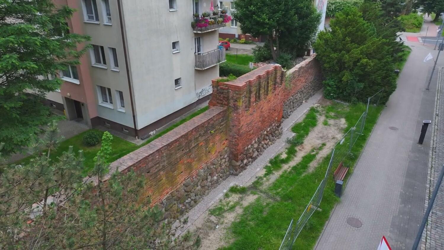 sr-mury-zgodne-z-historia.mp4