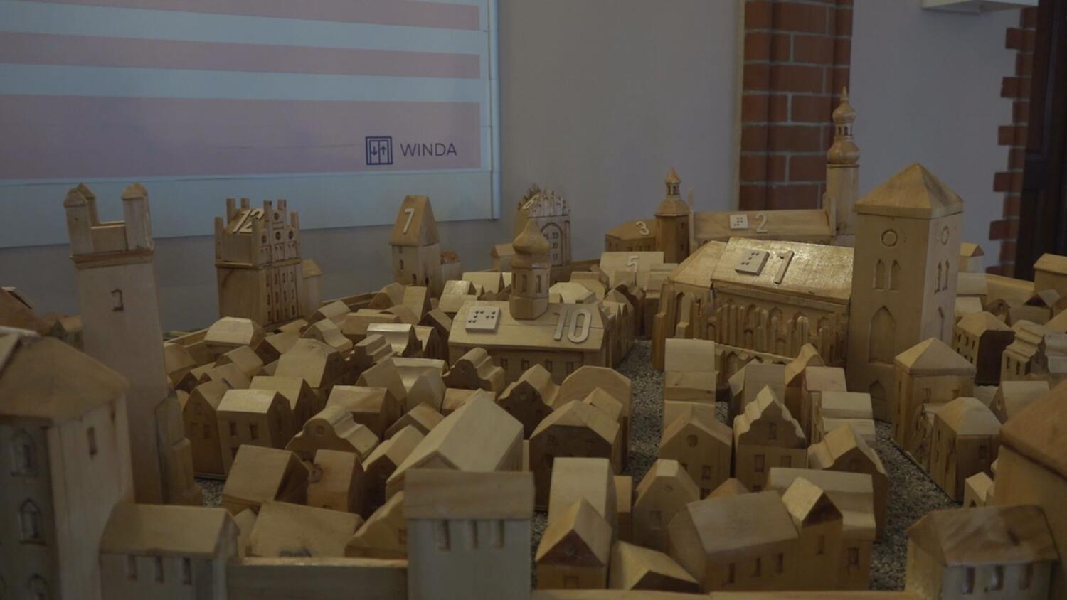 czw-stworzyl-makiete-i-pomyslal-o-niewidomych.mp4