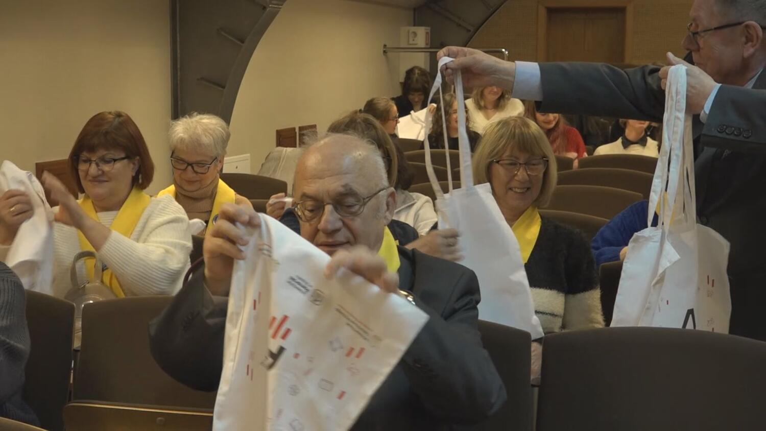 sr-uniwersyteckie-warsztaty-dla-seniorow.mp4