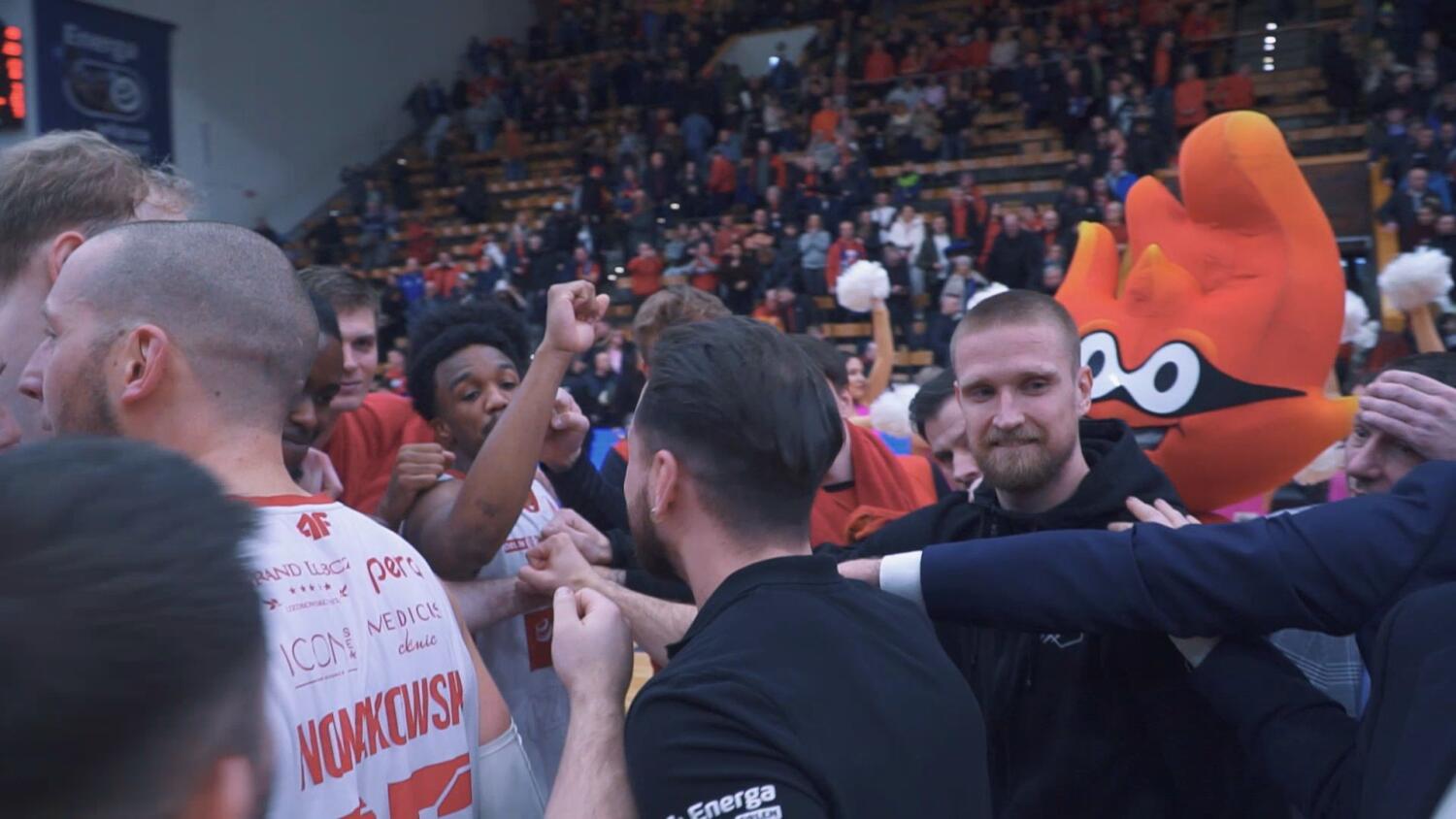 wt-czarni-wracaja-do-gry.mp4